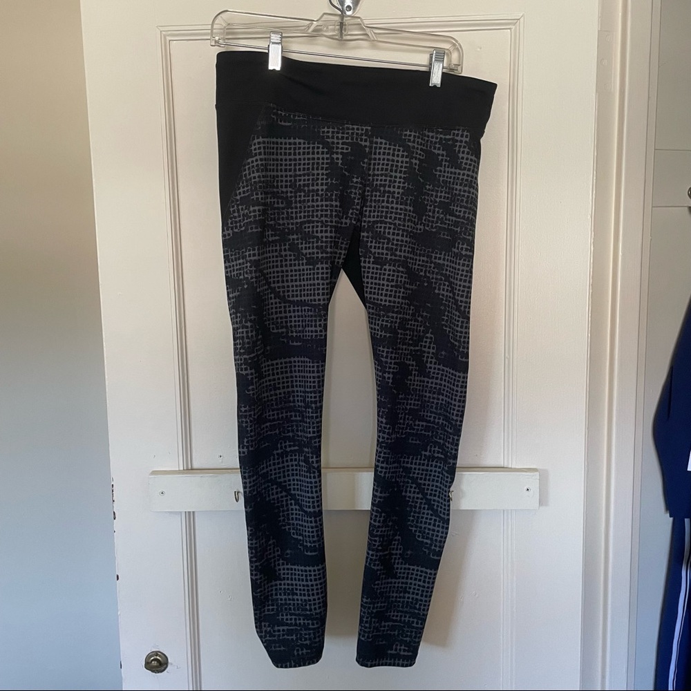 Under Armour Women's HeatGear® fitted leggings - black gray pattern - size L